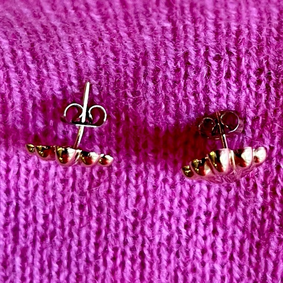 14k Gold Scallop Seashell Earrings - Picture 13 of 16